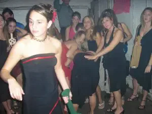 Soms was de ontgroening niet meer dan een paar vrolijke tikjes over de kleding.