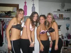 Voor alle leden was het volkomen duidelijk: als je lid bent van een sorority zwijg je over wat er binnen de muren gebeurt. Dat was iets wat je alleen met je 'sorority sisters' en de 'house parents' deelde.