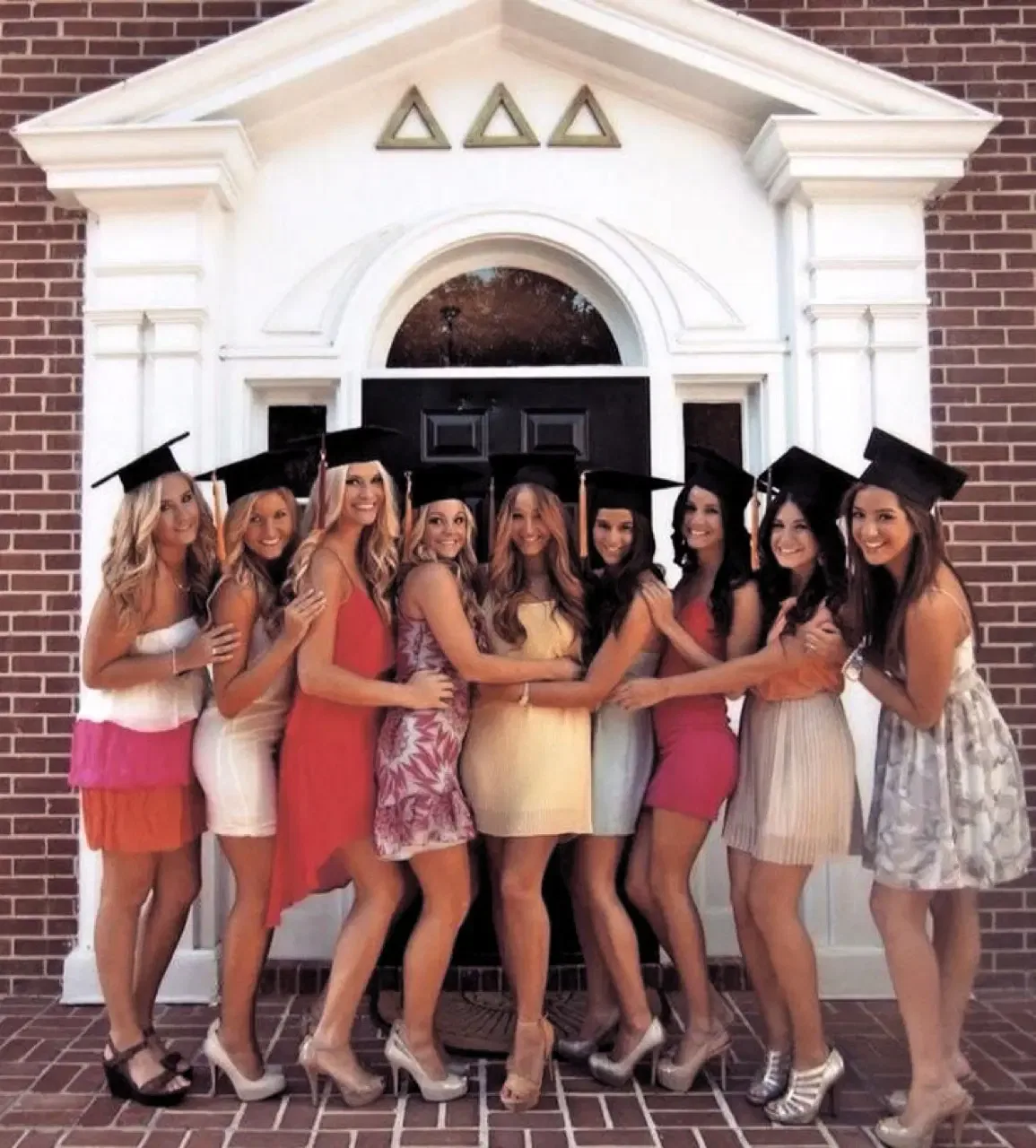 De meeste meisjes binnen die lid zijn van een sorority hebben rijke ouders. Tegenwoordig is de 'officiële' straf bij het overtreden van regels binnen een sorority een geldboete. Toch worden heel weinig geldboetes opgelegd en die zouden voor de rijke meisjes ook geen effect hebben. De indruk is dan ook dat 'ondergronds' de meiden nog steeds op de traditionele manier straf krijgen met de paddle op hun billen. Dat heeft wel effect.