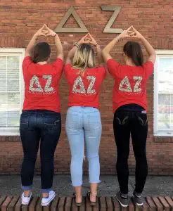 Ook in 2016 is het in sommige sororities een alledaags gebeuren dat meisjes die dat verdiend hebben met de paddle op hun blote billen krijgen.