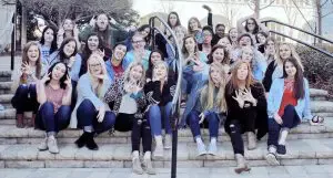 De paddle werd niet alleen tijdens de ontgroening gebruikt maar ook bij alle overtredingen daarna. Ook in 2004 was het helemaal geen uitzondering. In sommige sororities was dat altijd op hun blote billen. Dat vinden de meisjes niet fijn omdat ze bang zijn dat ze moeten huilen als ze op hun blote billen krijgen, maar ze accepteren het wel als iets dat erbij hoort.