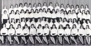 Billenkoek hoort erbij en was de norm, zowel bij de ontgroening als voor straf. Dat was vroeger zo en vaak is dat nog steeds zo. In veel sororities kregen en krijgen de studentes bijna altijd op hun blote billen.