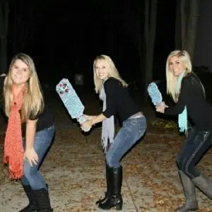 Bij veel sororities wordt de paddle nog gewoon gebruikt. Als disciplinaire maatregel gebeurt het privé en ondergronds.
