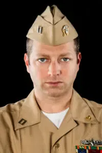 Als nieuweling in het leger had matroos-leerling Mike Edwards nog veel te leren over de gebruiken bij de marine.