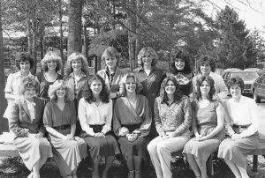 Vroeger was voor de vrouwen en meiden die lid waren van Amerikaanse sororities spanking een dagelijkse realiteit in hun studentenleven. Deze studentes kregen regelmatig stevig op hun billen.