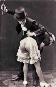Een glamour girl in 1920 krijgt op haar billen.