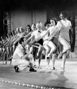 Voor de meeste danseressen in theaters en Night Clubs waren de dagen lang met veel repetities en optredens.