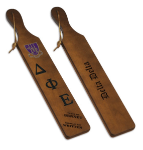 De Delta Phi Epsilon paddle is ook nu nog een Top Seller.