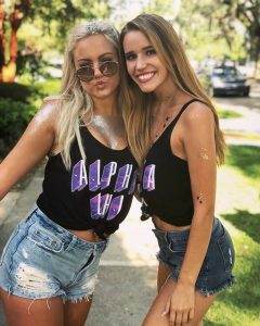 In veel sororities is men niet zo gediend van verwaande meisjes. Een paar keer een goed pak op de blote billen is dan nog steeds de beste manier om dat gedrag te veranderen. 
