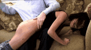 Bij volwassen meiden mag de billenkoek stevig zijn om de boodschap goed over te brengen.