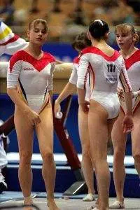 Het nationale turnteam van Roemenië is een voorbeeld van een topsportteam waar in het recente verleden bij trainingen en wedstrijden veel billenkoek gegeven werd. Deze aanpak leidde tot uitstekende prestaties. In die periode was het turnteam van Roemenië de absolute wereldtop.