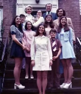 Vroeger ging In veel gezinnen billenkoek bij meisjes door zolang ze thuis woonden.