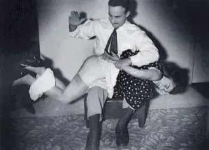 Billenkoek was, is en blijft de beste straf voor meiden en vrouwen. Billenkoek is misschien niet meer modieus, maar werkt nog steeds net zo effectief en krachtig zoals het vroeger deed.