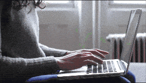 Het kan een grote stap zijn om daadwerkelijk contact te leggen, maar via email kun je veilig beginnen. Bij Daphne vind je gewone meiden en vrouwen die weten dat het goed voor hen is om soms een pak op de billen te krijgen.