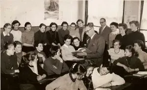 Vroeger was het normaal en geaccepteerd dat als je opgroeide, je soms op je billen kreeg.