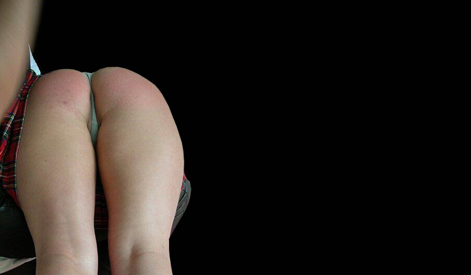 Tess vertelt over de effectiviteit van billenkoek als straf. Ze zegt ook dat ze kan beredeneren wat ze wil maar dat het uiteindelijk een gevoelskwestie blijft.