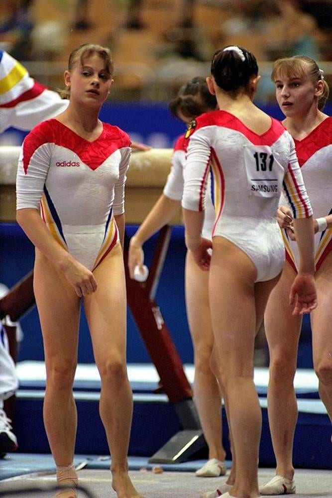 Het nationale turnteam van Roemenië is een voorbeeld van een topsportteam waar in het recente verleden bij trainingen en wedstrijden veel billenkoek gegeven werd. Deze aanpak leidde tot uitstekende prestaties. In die periode was het turnteam van Roemenië de absolute wereldtop.